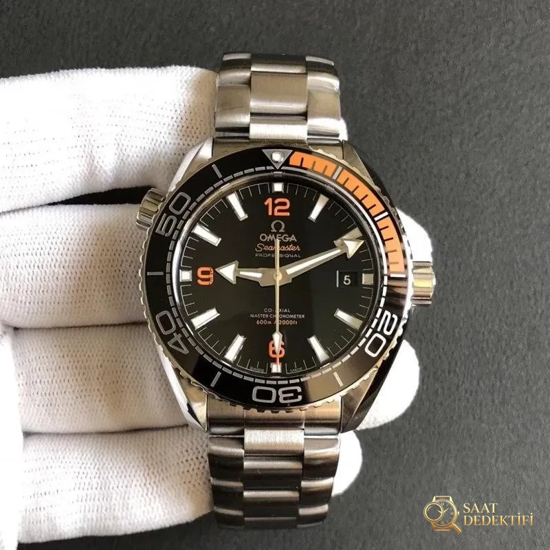 Planet Ocean 600M: VS Factory Omega Seamaster 600M çeyrek turuncu ve orijinal karşılaştırmalı inceleme - Kasa Çeliği ve Polisaj Kalitesi