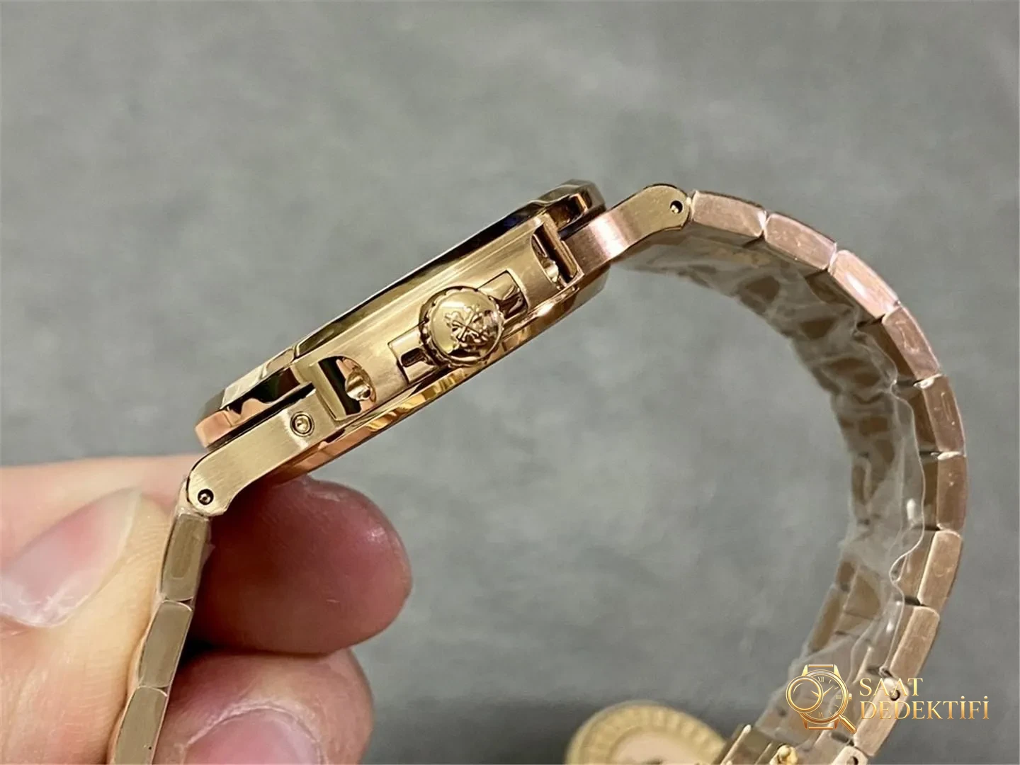PPF Factory Patek Philippe 5712/1R Rose Gold 240 Tek Parça Mekanizma Yükseltmeli Gerçek Güç Rezervi Göstergeli Versiyon - Makro Kadran ve İndeks İşçiliği