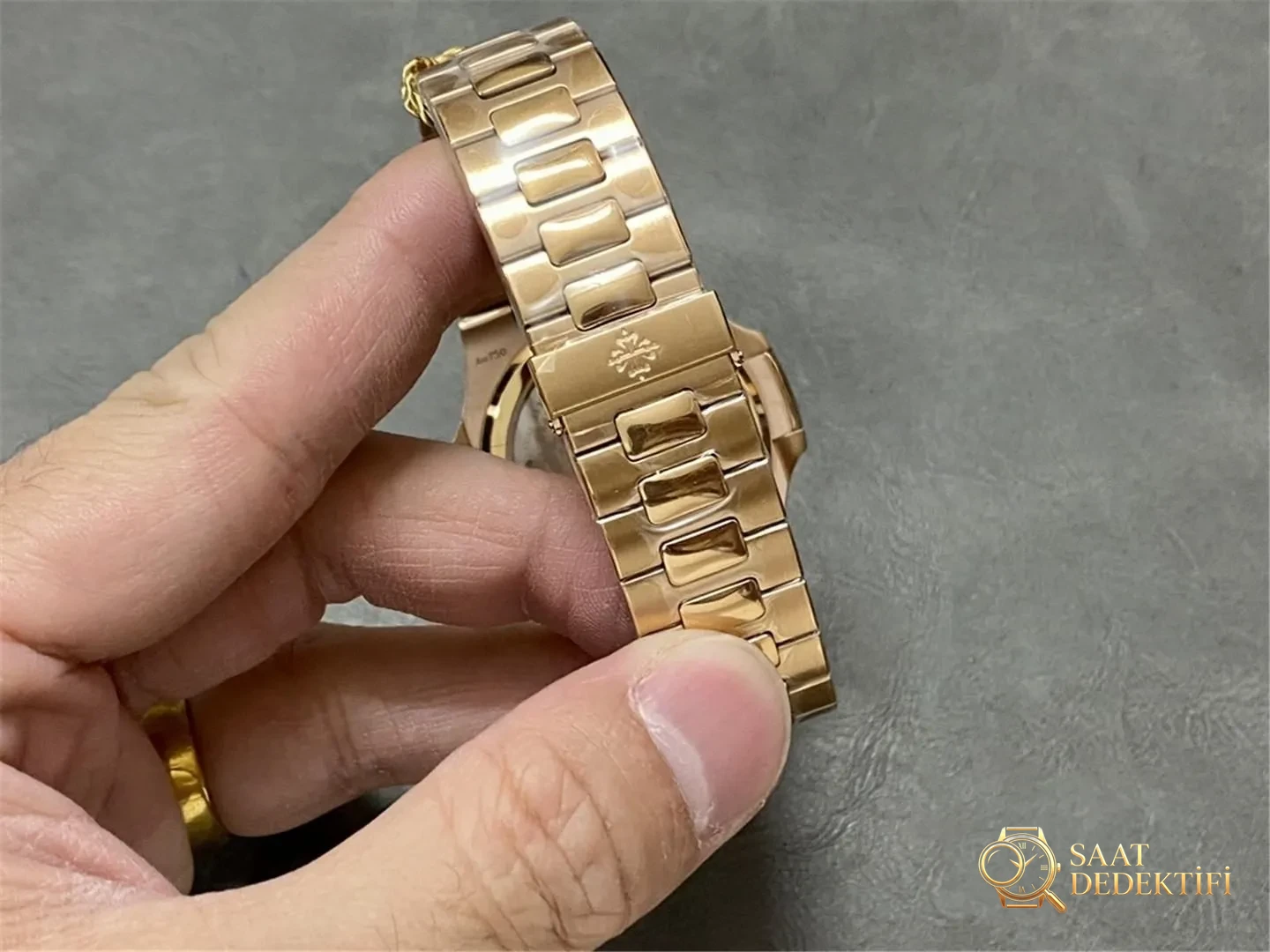PPF Factory Patek Philippe 5712/1R Rose Gold 240 Tek Parça Mekanizma Yükseltmeli Gerçek Güç Rezervi Göstergeli Versiyon - Fosfor ve Super-LumiNova Gece Görünümü