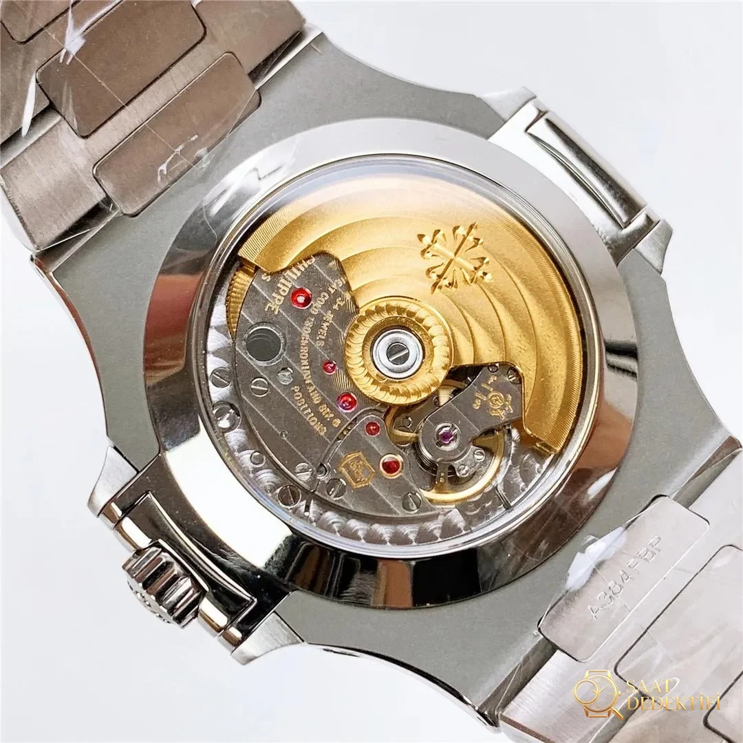 PPF Factory Patek Philippe Nautilus 5726 yıllık takvim saati üzerine - Bilekte Duruş ve Kasa Orantısı