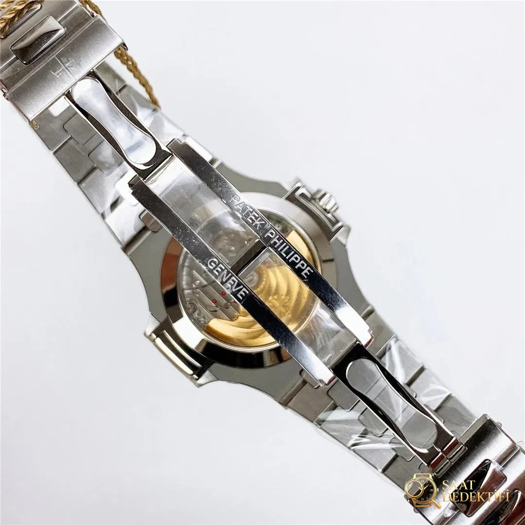 PPF Factory Patek Philippe Nautilus 5726 yıllık takvim saati üzerine - Fosfor ve Super-LumiNova Gece Görünümü