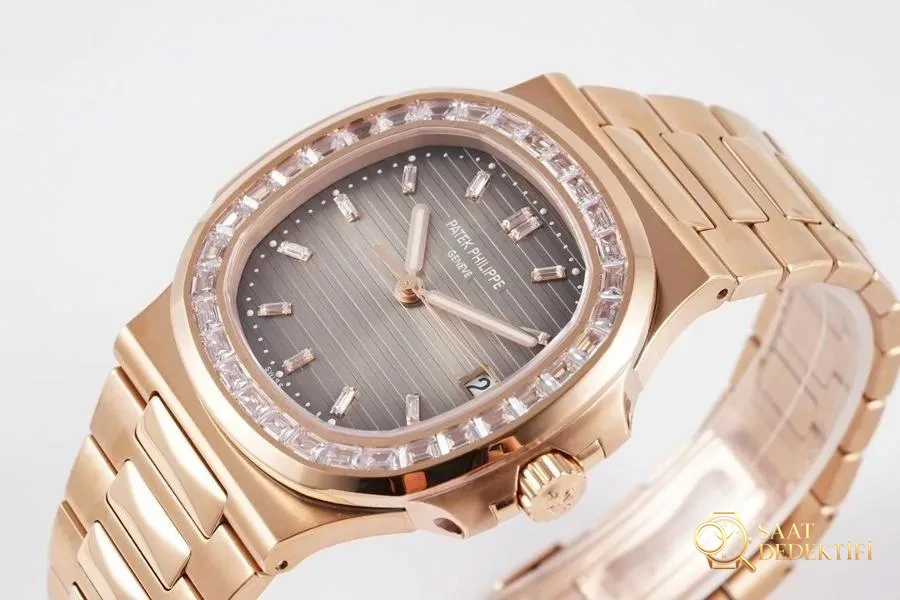 PPF Factory Patek Philippe Nautilus Sport Elegance Serisi 5711R-001 Roze Altın Elmas Taşlı İnceleme - Arka Kapak ve Mekanizma Detayı