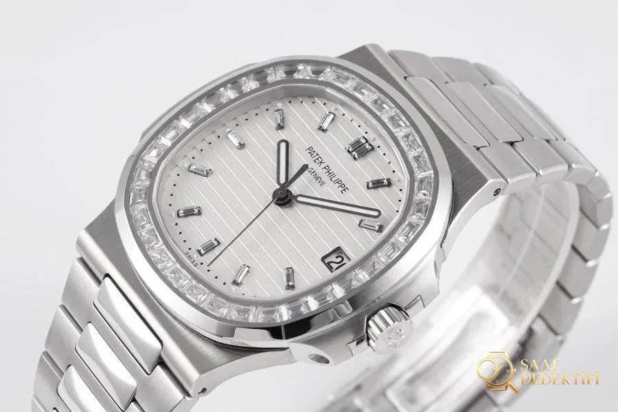 PPF Factory Patek Philippe Sport Elegance Serisi 5711/1A 010 Beyaz Kadran Elmas Kakmalı Nautilus İncelemesi - Arka Kapak ve Mekanizma Detayı
