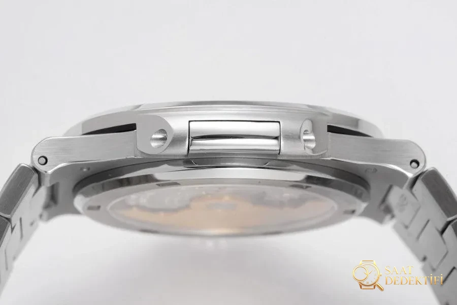 PPF Factory Patek Philippe Sport Elegance Serisi 5711/1A 010 Beyaz Kadran Elmas Kakmalı Nautilus İncelemesi - Fosfor ve Super-LumiNova Gece Görünümü