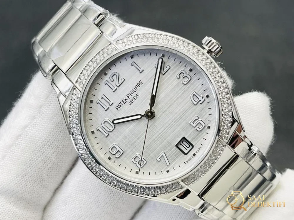 PPF Factory Patek Philippe Twenty~4 serisi 7300 göz kamaştıran şıklığıyla sahnede - Arka Kapak ve Mekanizma Detayı