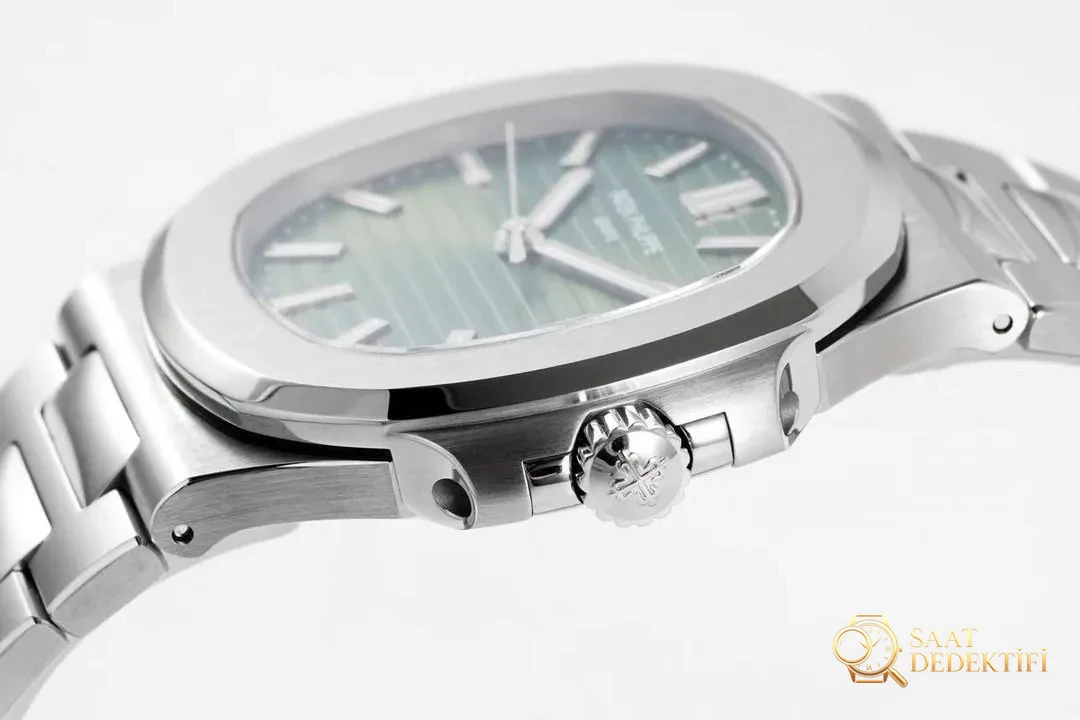 PPF Factory Patek Philippe zeytin yeşili kadranlı Nautilus 5711 - 330 mekanizmasına yükseltildi - Arka Kapak ve Mekanizma Detayı