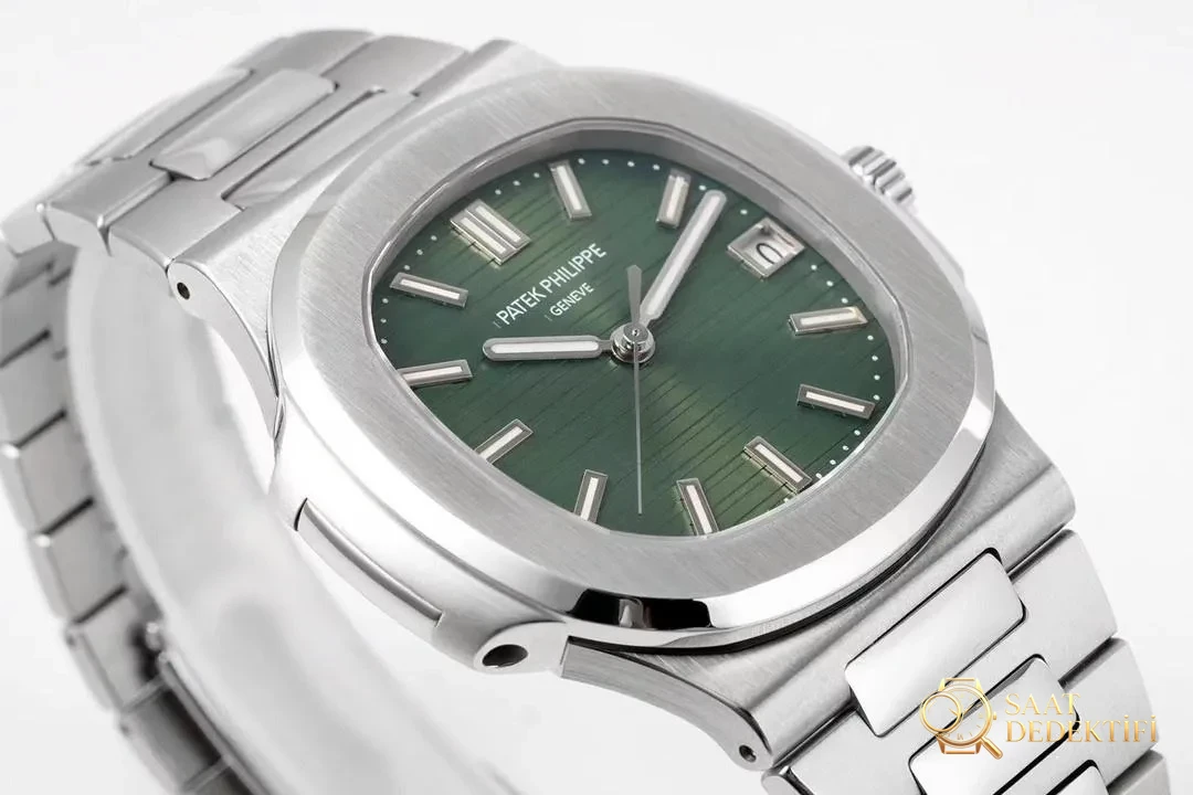 PPF Factory Patek Philippe zeytin yeşili kadranlı Nautilus 5711 - 330 mekanizmasına yükseltildi - Bilekte Duruş ve Kasa Orantısı