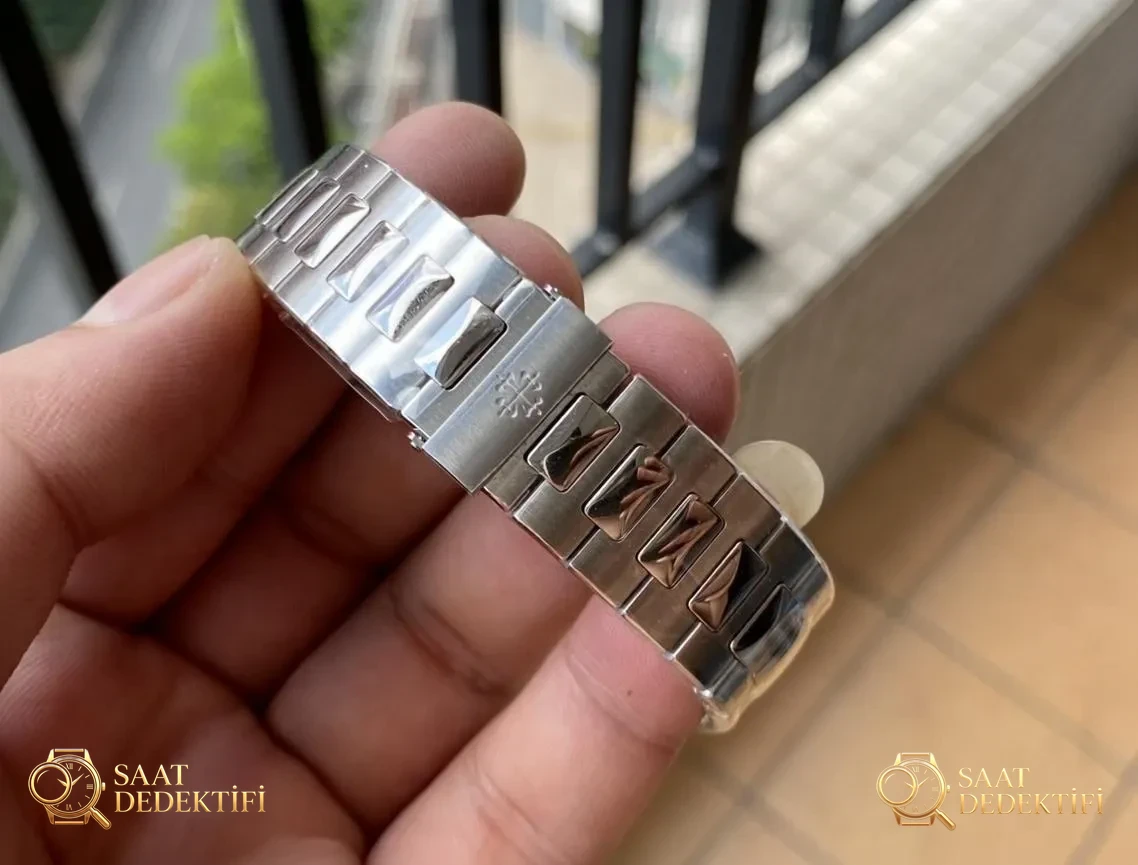 PPF Factory v4 sürümü Patek Philippe Nautilus 5711 replika saat gerçek çekim incelemesi - Klips Kilidi ve Lazer Damgalar