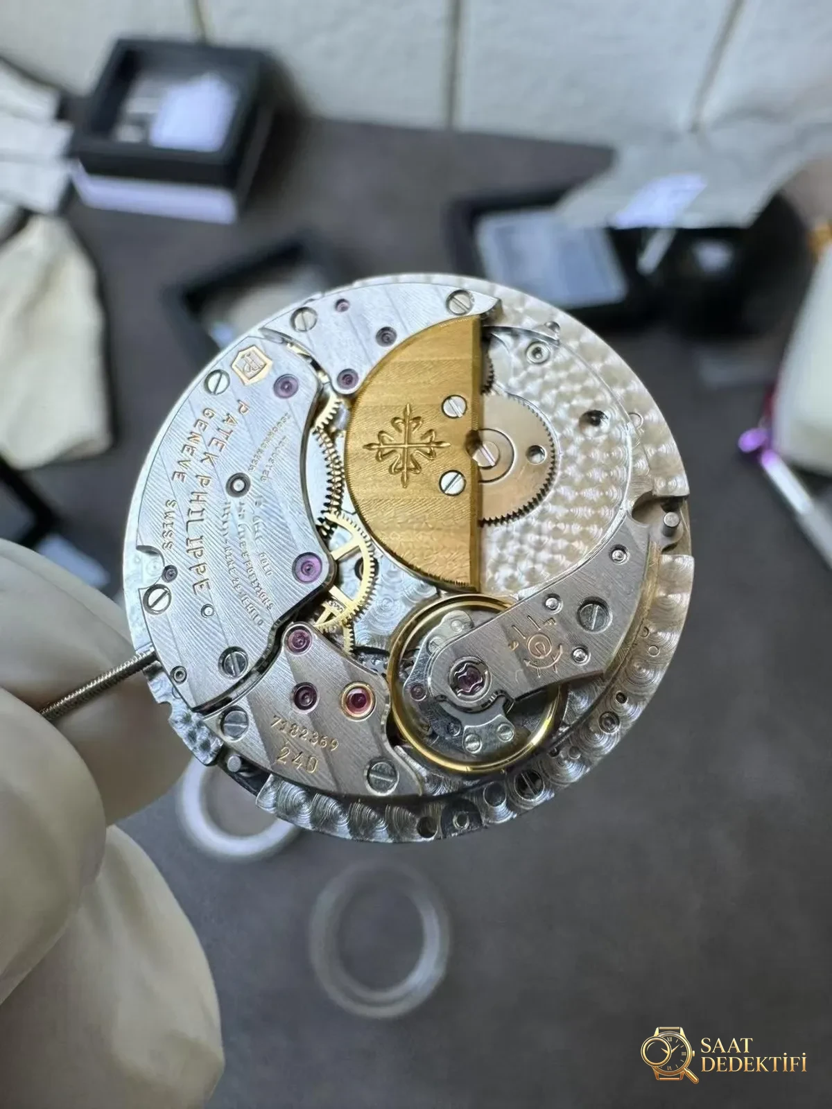 PPF Nautilus Moon Phase 5712 - Kasa Çeliği ve Polisaj Kalitesi