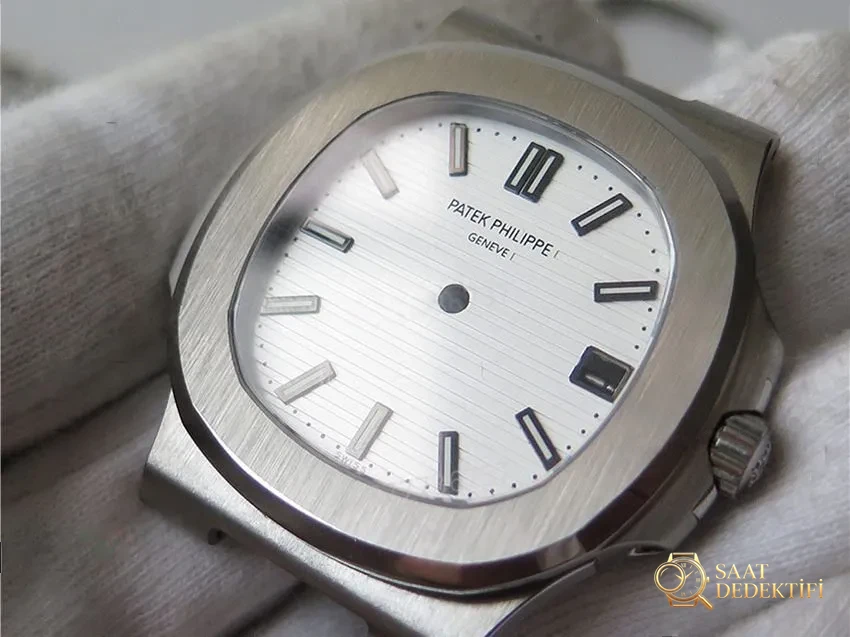 PPF Nautilus V4 versiyonu beyaz kadran deri kayış - Arka Kapak ve Mekanizma Detayı