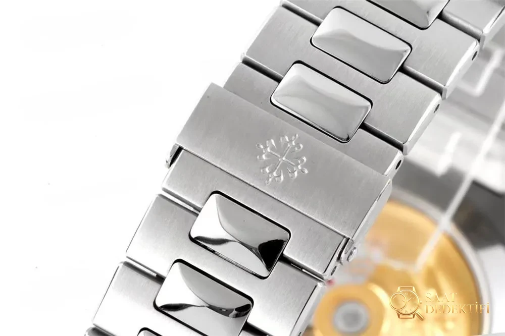 PPF Patek Philippe 5726 Nautilus yıllık takvim ay evreli replika saatin işçiliği nasıl? - Fosfor ve Super-LumiNova Gece Görünümü