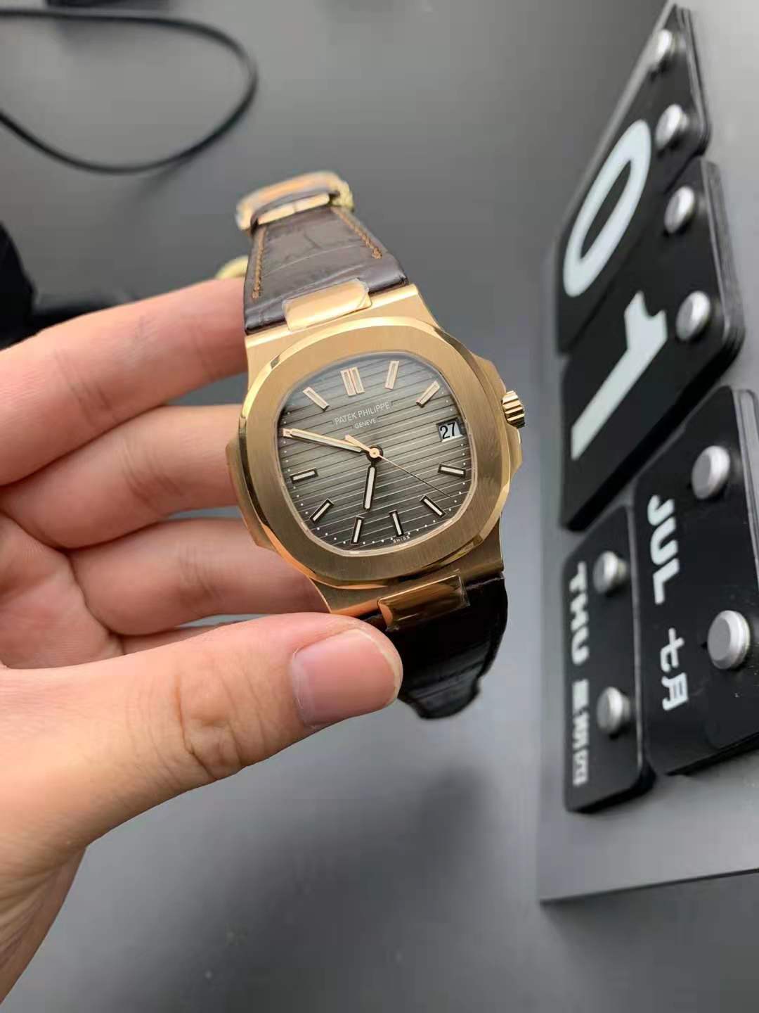 Kahverengi Deri Kayışlı Replika Patek Philippe Nautilus 5711