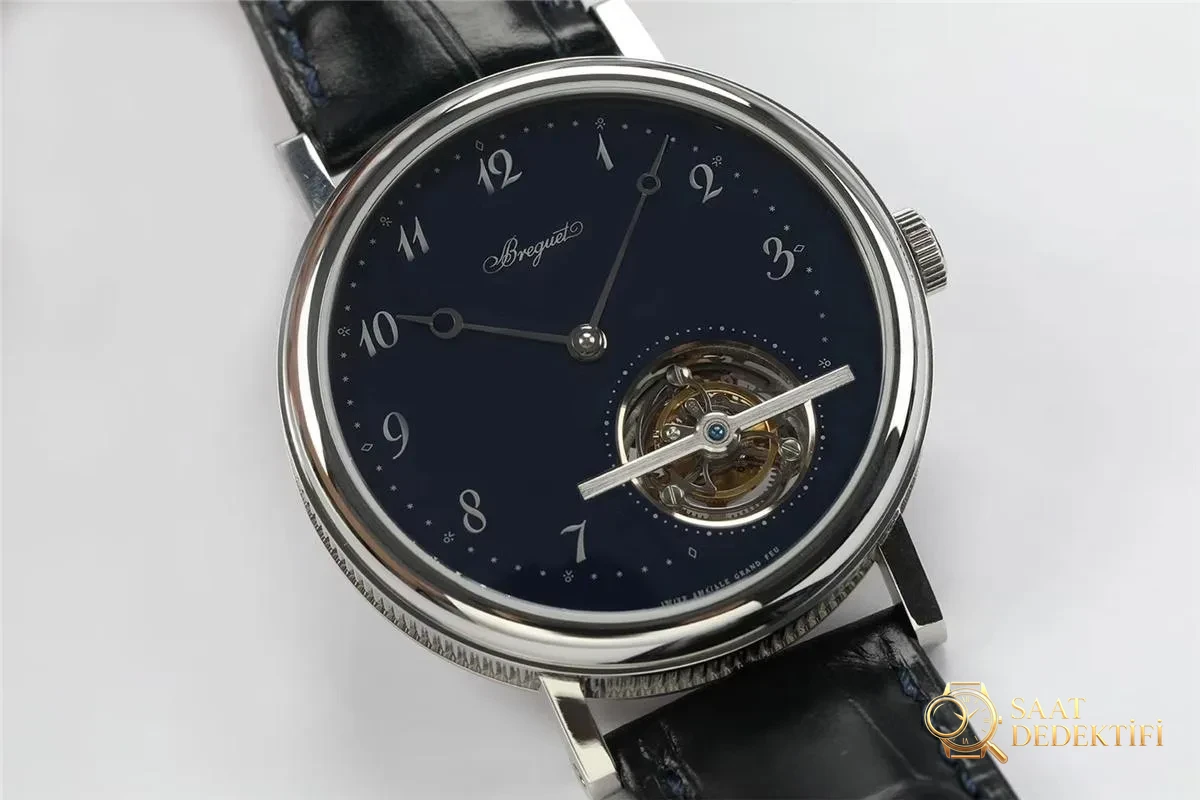 R8 Breguet 5367 Saat 5 Konumu Tourbillon Mavi Kadran - Arka Kapak ve Mekanizma Detayı