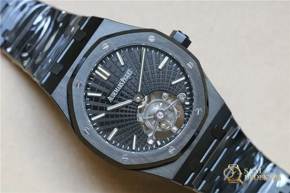 Audemars Piguet Royal Oak İncelemesi - Ön Görünüm ve Kasa Tasarımı