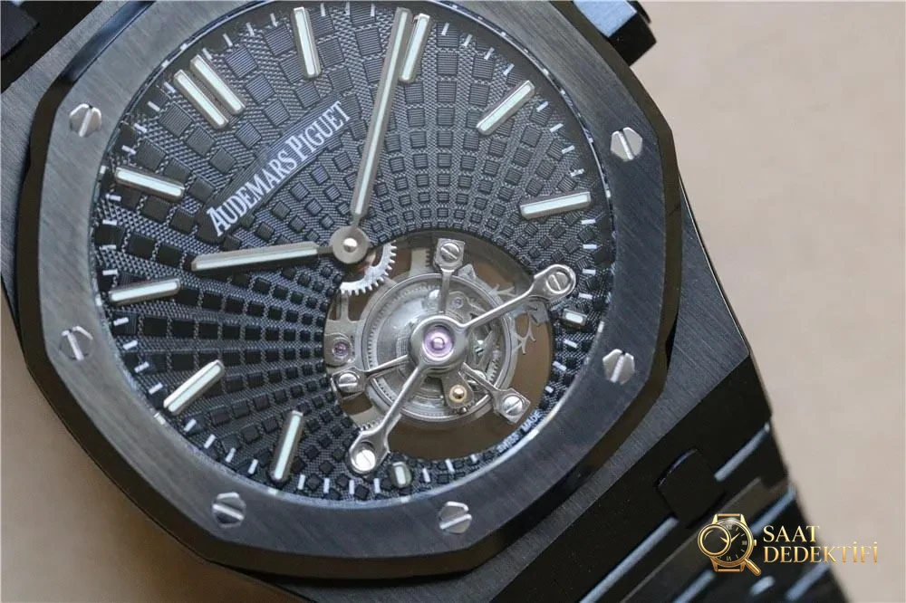 R8 Factory Audemars Piguet Royal Oak Black Warrior V3 Sürümü: Tourbillon Gümüş-Beyaza Yükseltildi - Arka Kapak ve Mekanizma Detayı
