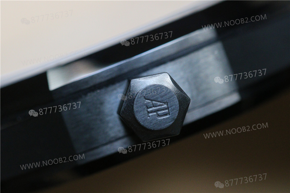 R8 Factory Audemars Piguet Royal Oak Black Warrior V3 Sürümü: Tourbillon Gümüş-Beyaza Yükseltildi — 7. fotoğraf