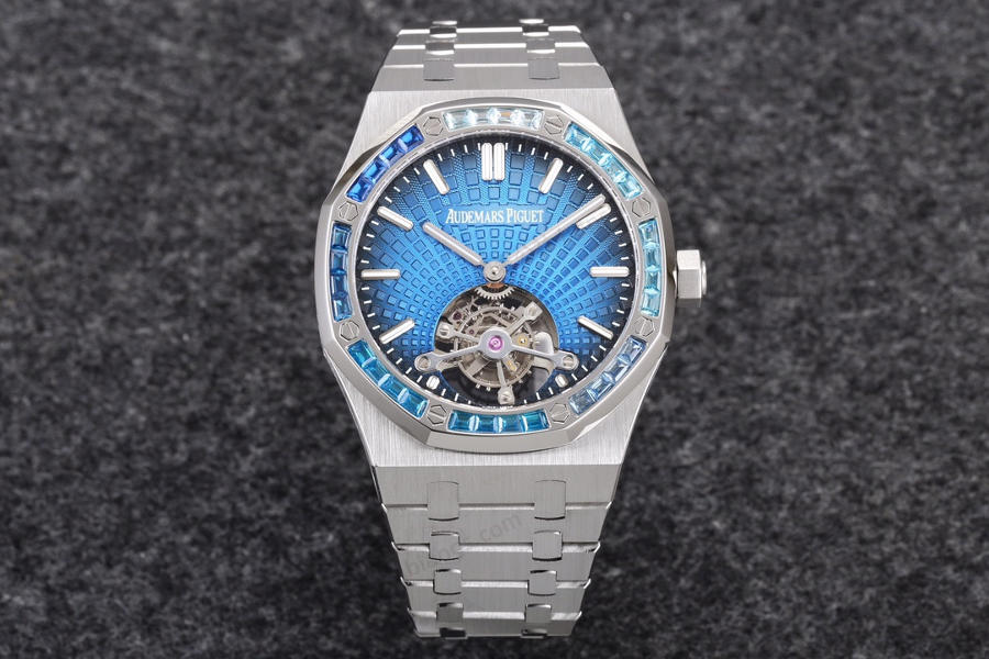 R8 Factory Audemars Piguet Royal Oak Serisi AP26521PT.YY.1220PT.01 (Tourbillon) V3 Versiyonu İnceleme — 1. fotoğraf