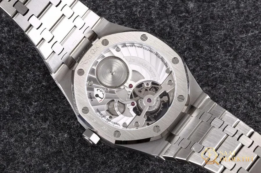 R8 Factory Audemars Piguet Royal Oak Serisi AP26521PT.YY.1220PT.01 (Tourbillon) V3 Versiyonu İnceleme - Bilekte Duruş ve Kasa Orantısı
