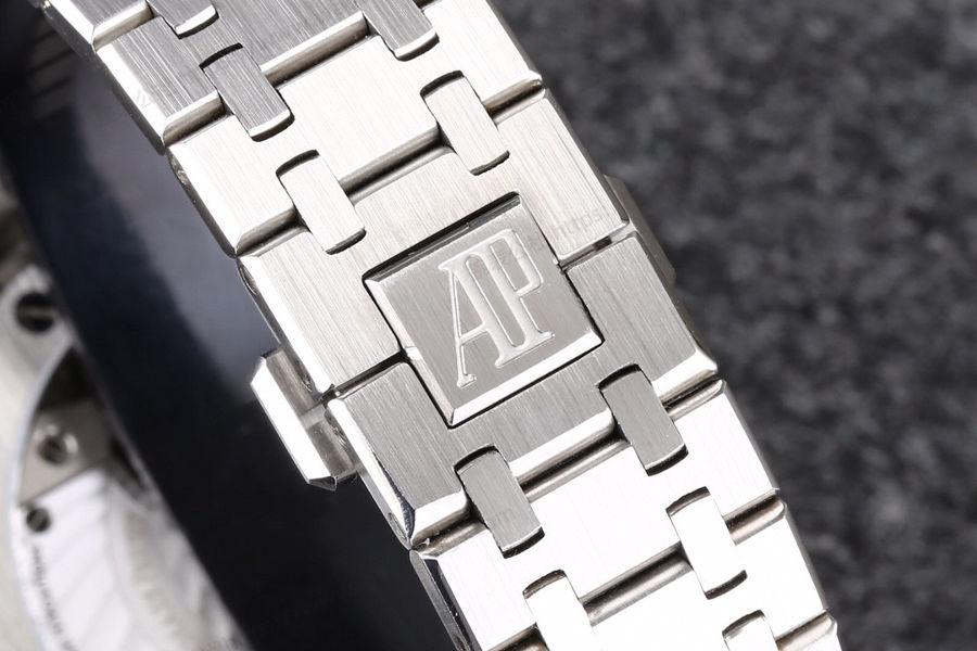 R8 Factory Audemars Piguet Royal Oak Serisi AP26521PT.YY.1220PT.01 (Tourbillon) V3 Versiyonu İnceleme — 9. fotoğraf