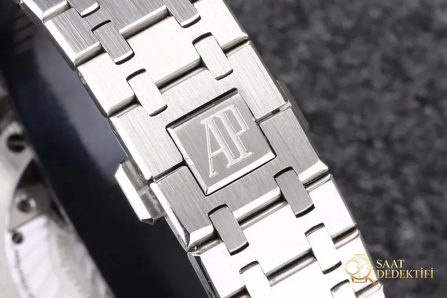 R8 Factory Audemars Piguet Royal Oak Serisi AP26521PT.YY.1220PT.01 (Tourbillon) V3 Versiyonu İnceleme - Fosfor ve Super-LumiNova Gece Görünümü