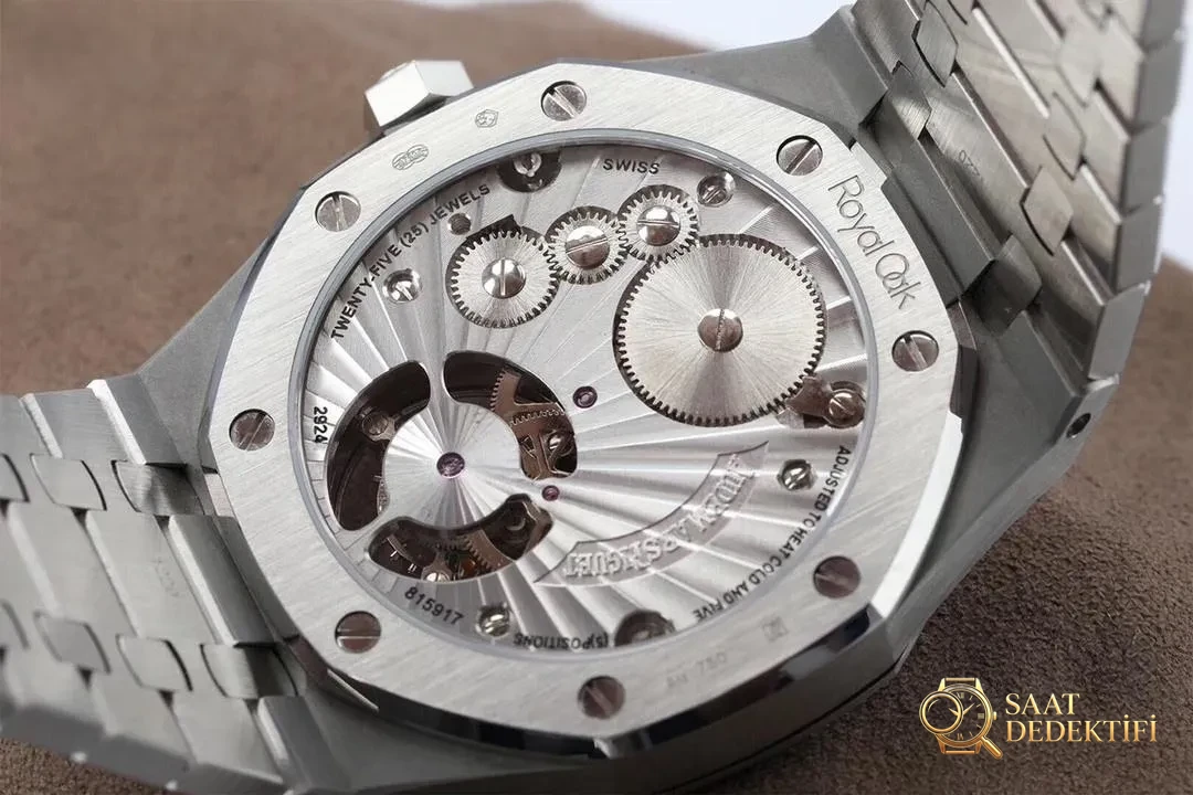 R8 Factory Audemars Piguet Royal Oak Tourbillon V2 Yükseltilmiş Sürüm, Beyaz Kasa Mavi Kadran - Fosfor ve Super-LumiNova Gece Görünümü