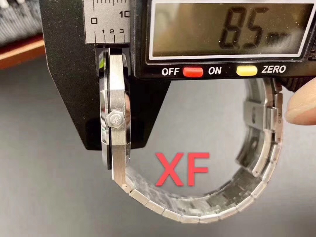 Replika çelik saat Audemars Piguet AP15 202XF Factory ile JF Factory karşılaştırması: hangisi daha iyi? — 4. fotoğraf
