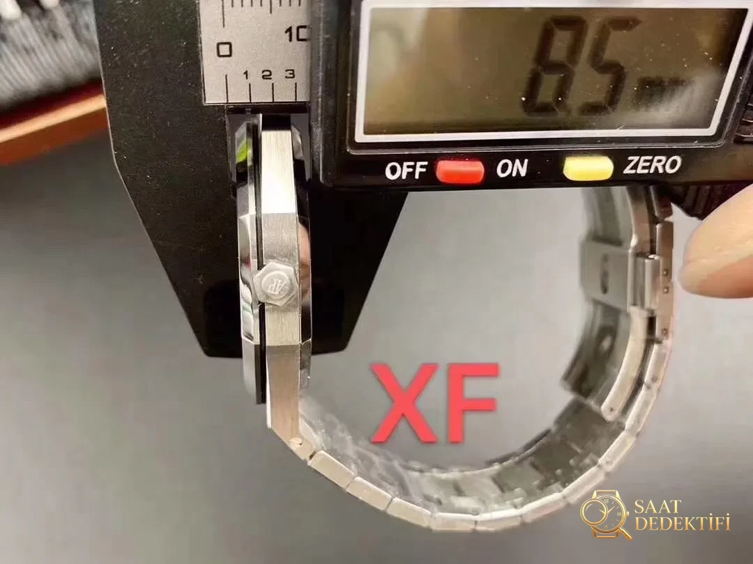 Replika çelik saat Audemars Piguet AP15 202XF Factory ile JF Factory karşılaştırması: hangisi daha iyi? - Arka Kapak ve Mekanizma Detayı