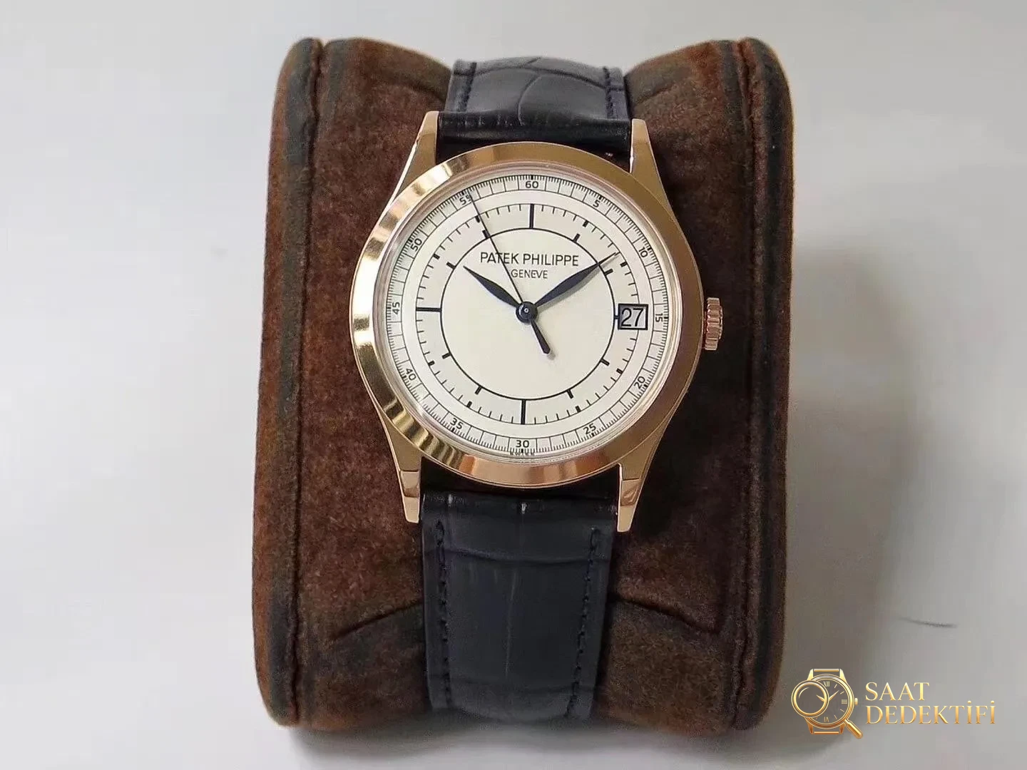 Patek Philippe Calatrava 5296R İncelemesi - Ön Görünüm ve Kasa Tasarımı