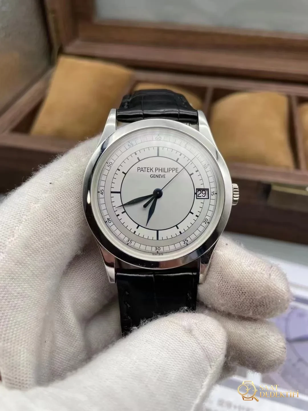 Replika Patek Philippe Calatrava 5296R Rose Gold Saat - Mekanizma Zemberek ve Balans Detayı