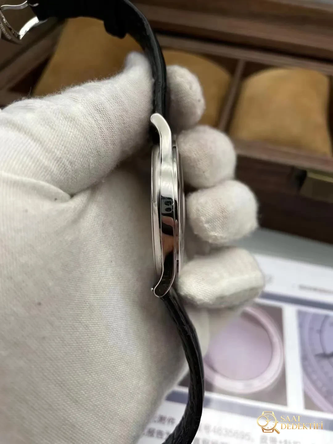 Replika Patek Philippe Calatrava 5296R Rose Gold Saat - Genel Açı ve Estetik Duruş