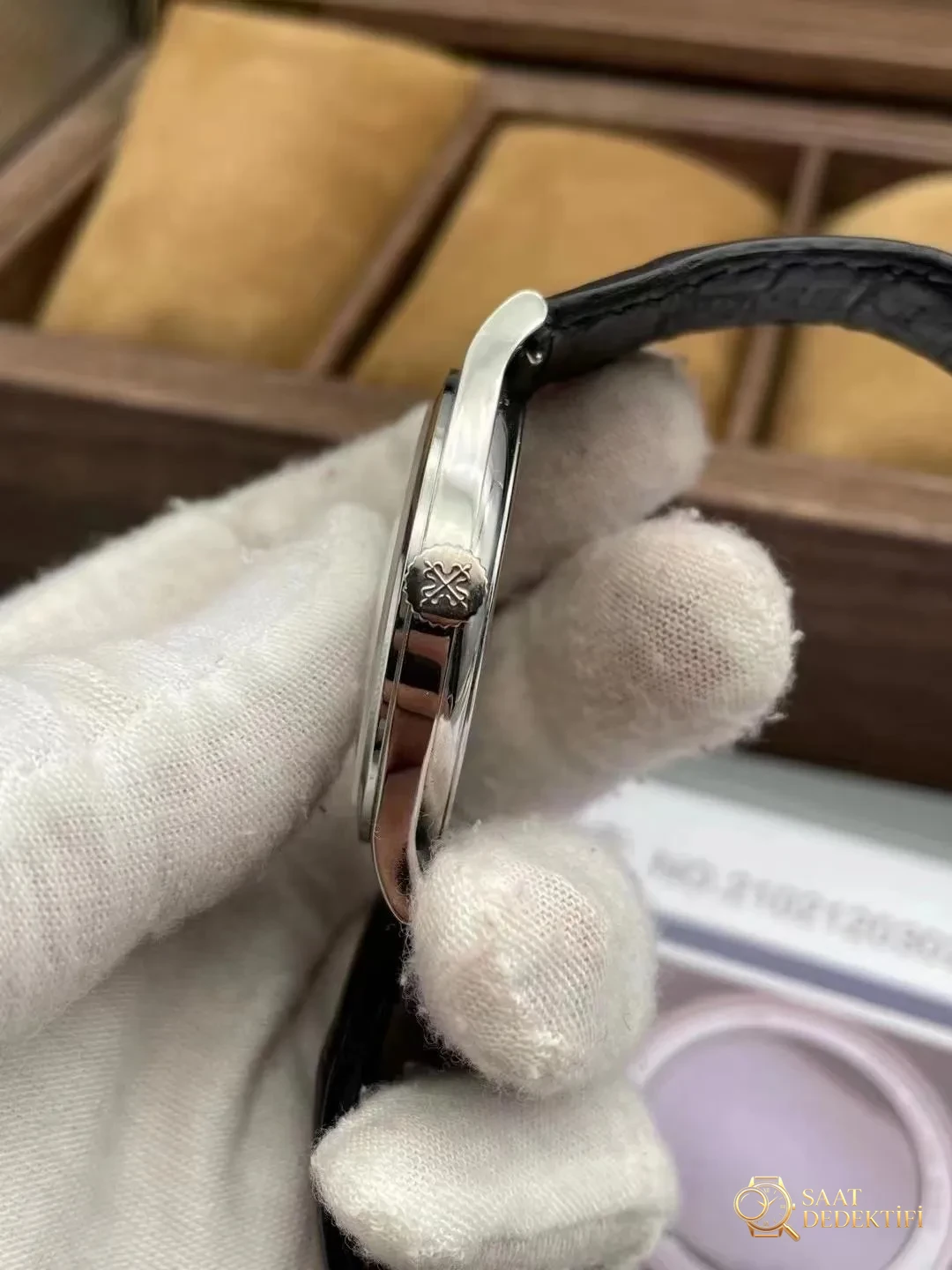 Replika Patek Philippe Calatrava 5296R Rose Gold Saat - Tepe Koruması ve Ayar Fonksiyonu