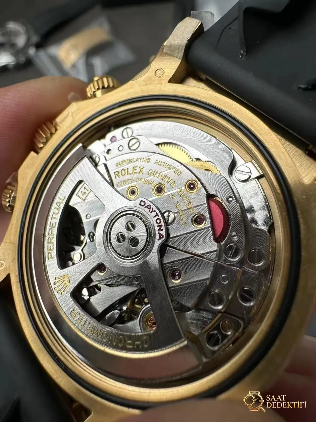 Replika Rolex Daytona: 126518 vs 116518 - Yan Profil ve Kordon Bağlantısı