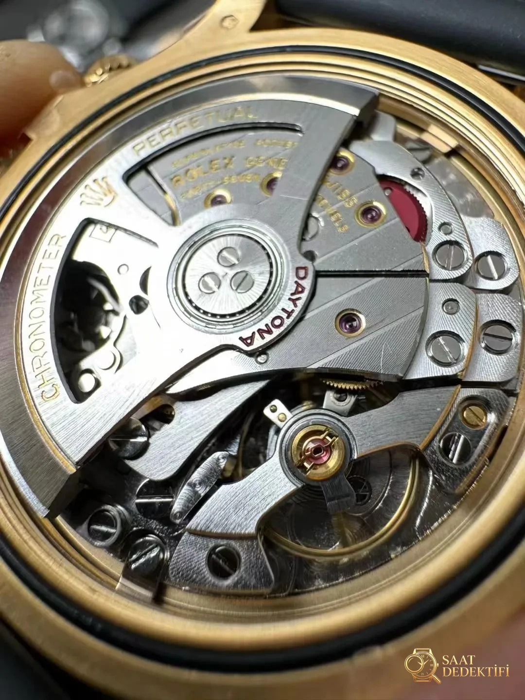 Replika Rolex Daytona: 126518 vs 116518 - Bilezik Bakla Ayrımı ve Pim Yapısı
