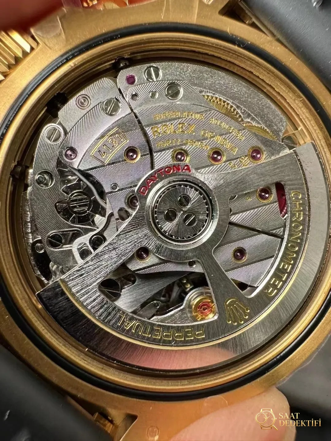 Replika Rolex Daytona: 126518 vs 116518 - Cam Yansıma Önleyici (AR) Kaplama