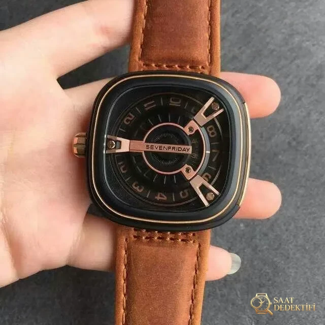 El Üzerinde Replika SevenFriday M2-2