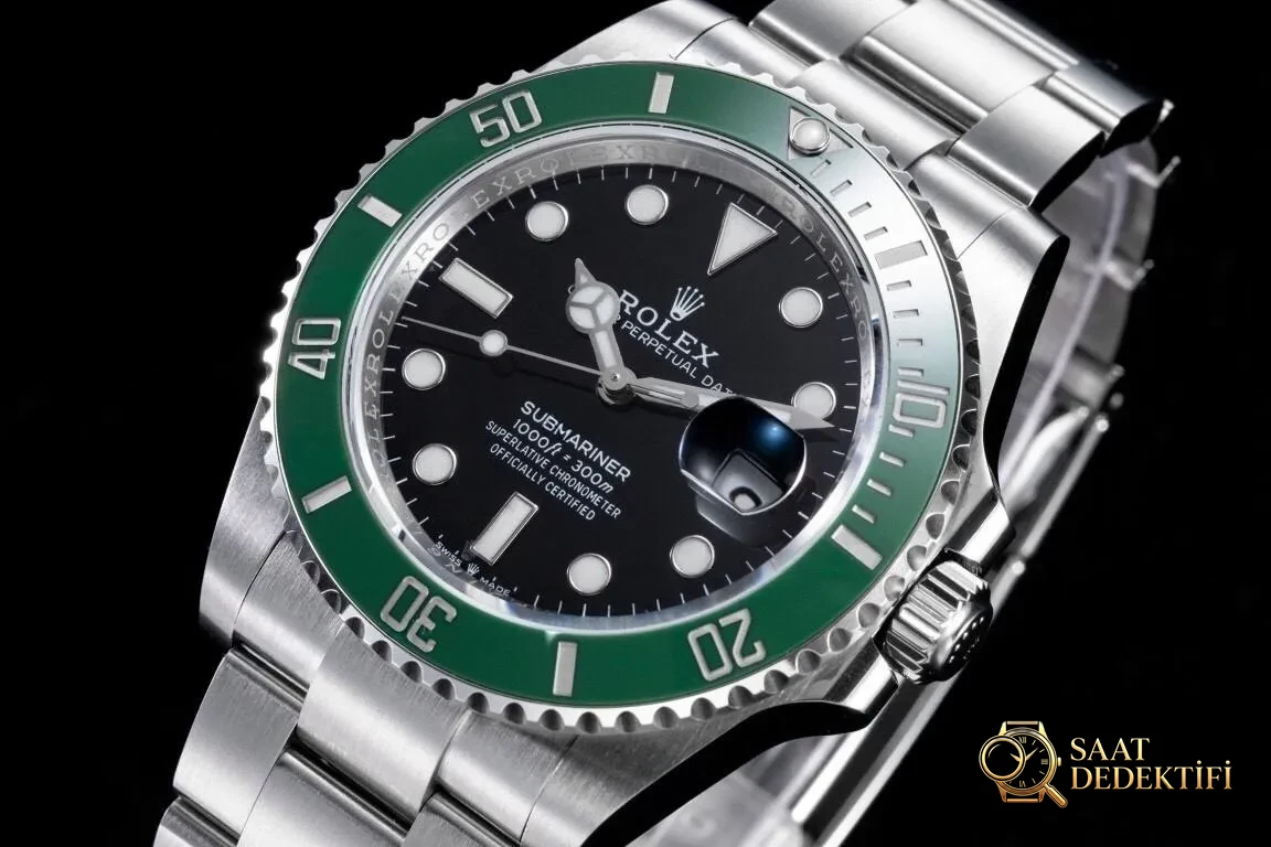 RF Factory Rolex yeni yeşil Submariner, orijinaliyle karşılaştırınca ilk bakışta belli olur mu? - Arka Kapak Gravür ve Seri Numarası