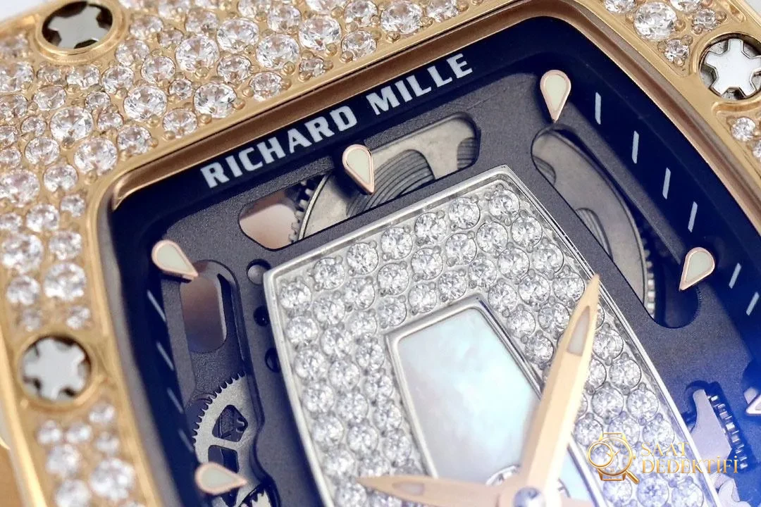 [Richard Mille RM07-1 Kırmızı Dudak - Siyah Dudak Serisi-Bilekte Açan Mekanik Gül] - Kasa Çeliği ve Polisaj Kalitesi