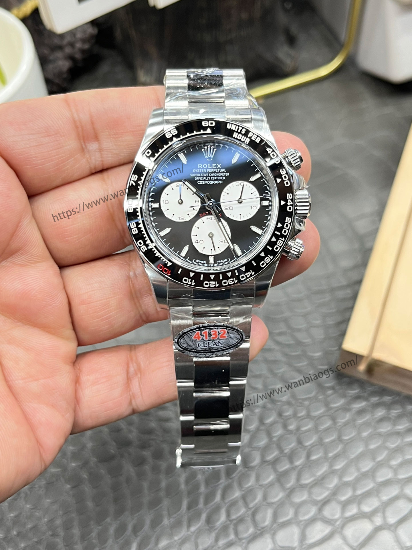 Rolex Daytona 4131 mekanizmalı yeni model: Clean ile orijinalin doğal ışık altında derinlemesine karşılaştırması — 1. fotoğraf