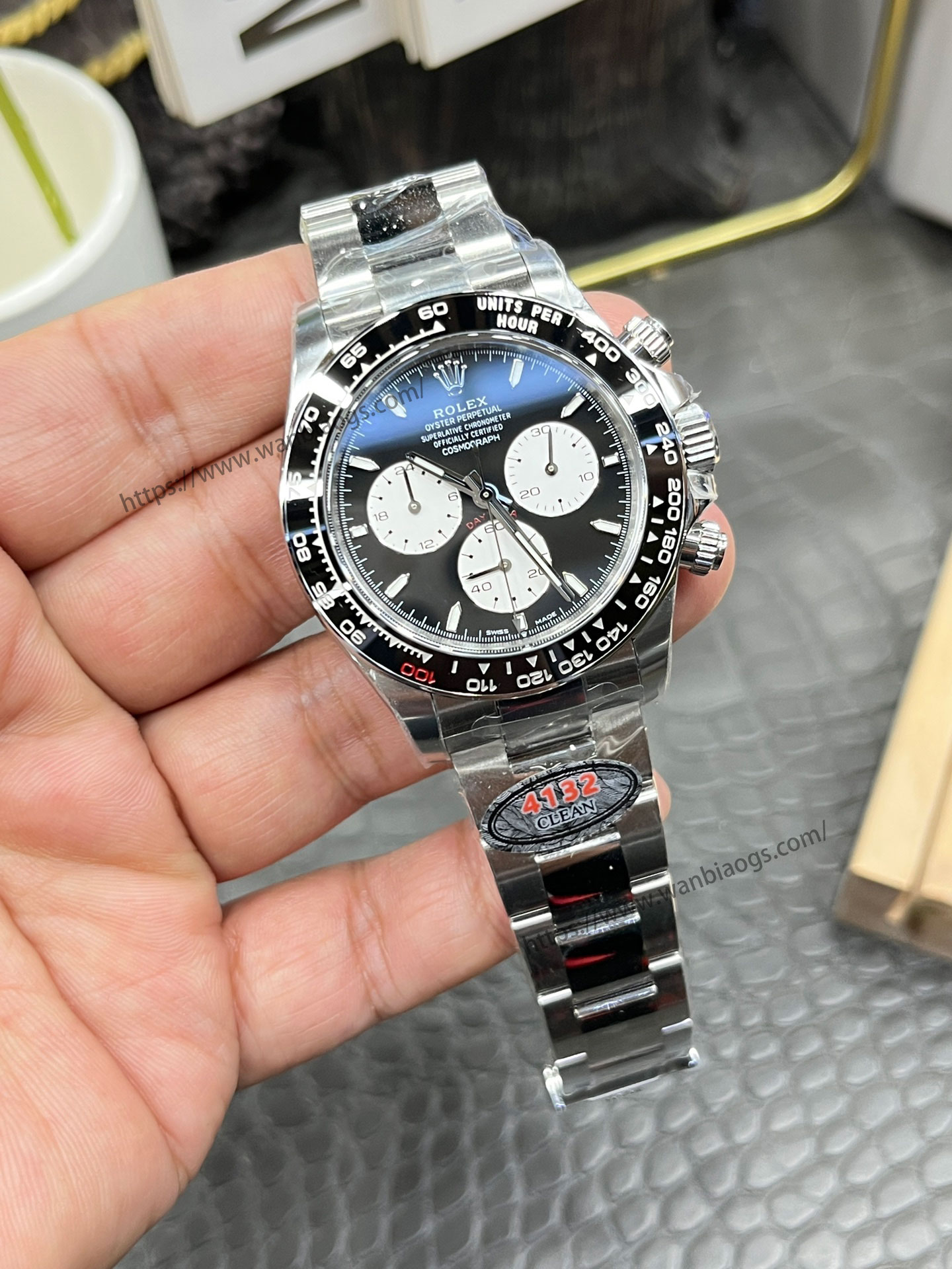 Rolex Daytona 4131 mekanizmalı yeni model: Clean ile orijinalin doğal ışık altında derinlemesine karşılaştırması — 2. fotoğraf