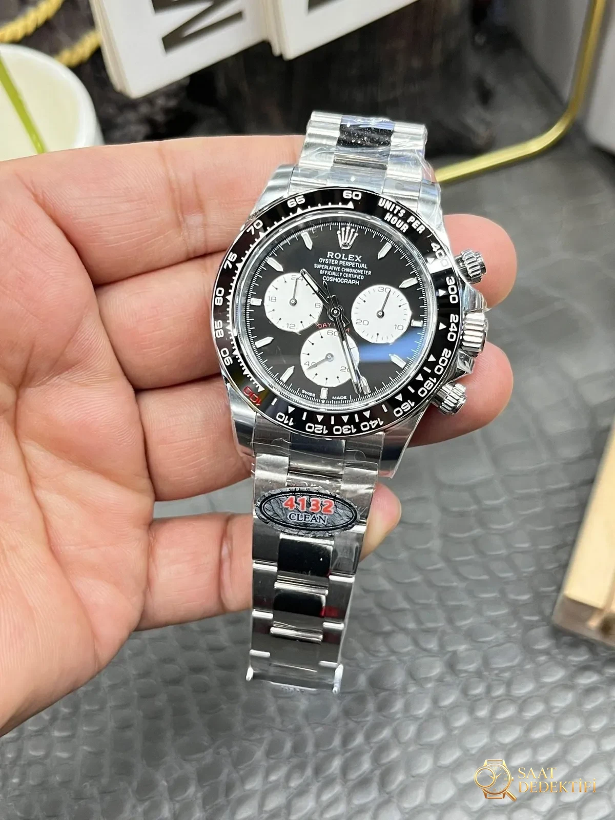 Neues Modell mit Rolex Daytona 4131-Uhrwerk: Ausführlicher Vergleich des Clean und des Originals unter natürlichem Licht – Gehäuseboden und Uhrwerkdetails