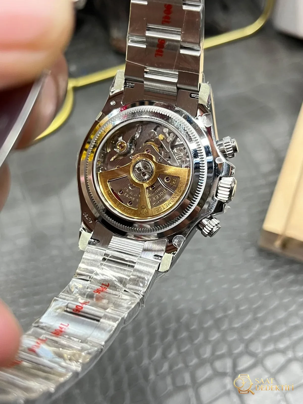 Neues Modell mit Rolex Daytona 4131-Uhrwerk: Ausführlicher Vergleich des Clean und des Originals unter natürlichem Licht – Makro-Zifferblatt- und Index-Verarbeitung