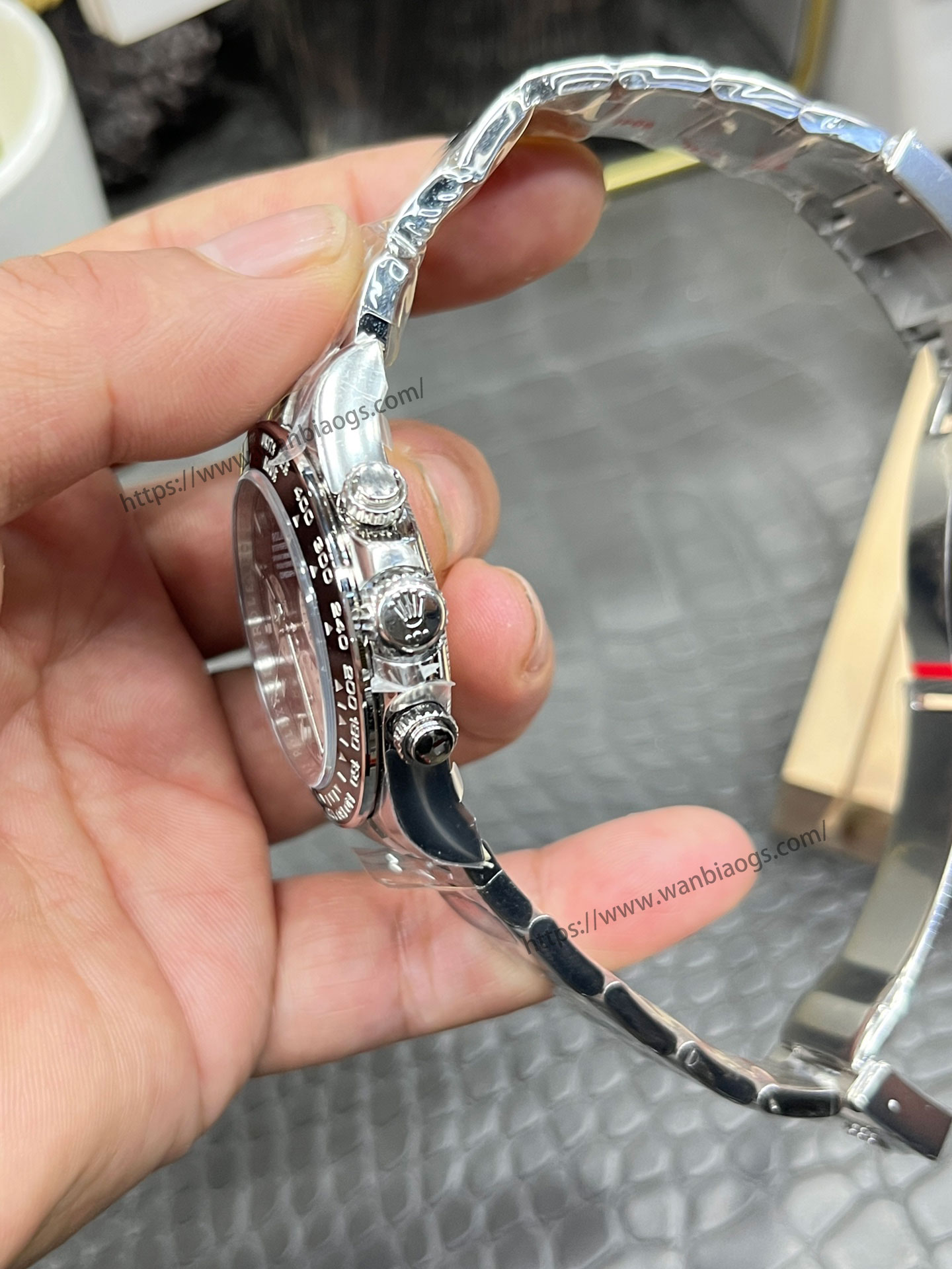Rolex Daytona 4131 mekanizmalı yeni model: Clean ile orijinalin doğal ışık altında derinlemesine karşılaştırması — 7. fotoğraf