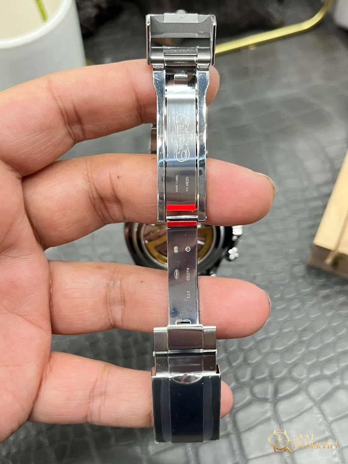 Neues Modell mit Rolex Daytona 4131-Uhrwerk: Ausführlicher Vergleich des Clean und des Originals unter natürlichem Licht – Handgelenkssituation und Gehäuseproportionen
