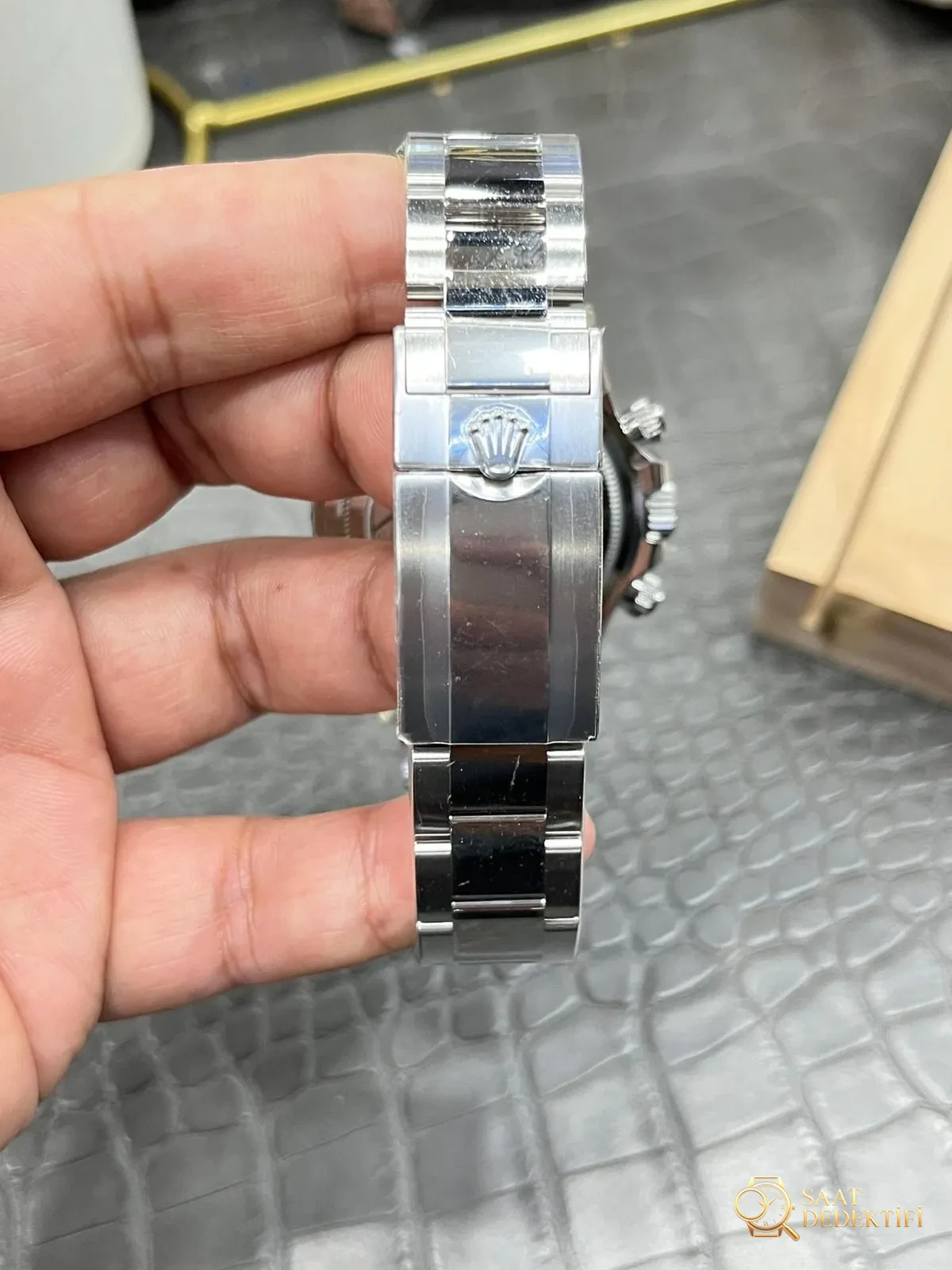 Neues Modell mit Rolex Daytona 4131-Uhrwerk: Ausführlicher Vergleich des Clean und des Originals unter natürlichem Licht – Details zur Antriebsfeder und Unruh des Uhrwerks