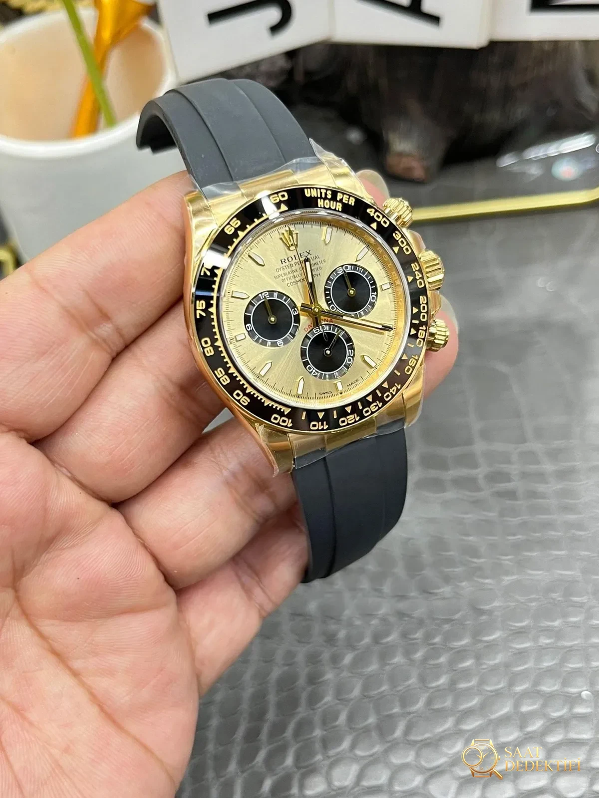 Neues Modell mit Rolex Daytona 4131-Uhrwerk: Ausführlicher Vergleich von Sauber und Original unter natürlichem Licht – Kronenschutz und Einstellfunktion