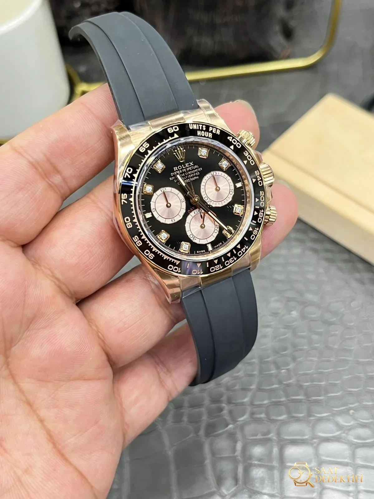 Neues Modell mit Rolex Daytona 4131-Uhrwerk: Ausführlicher Vergleich des Clean und des Originals unter natürlichem Licht – Armbandstruktur und Nahtdetails