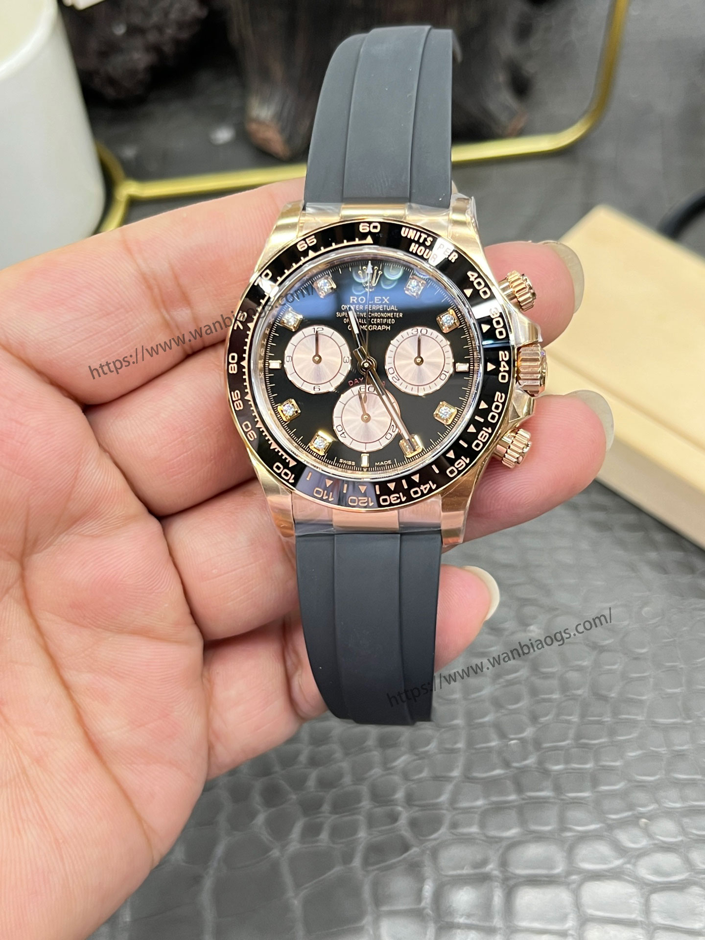 Rolex Daytona 4131 mekanizmalı yeni model: Clean ile orijinalin doğal ışık altında derinlemesine karşılaştırması — 24. fotoğraf