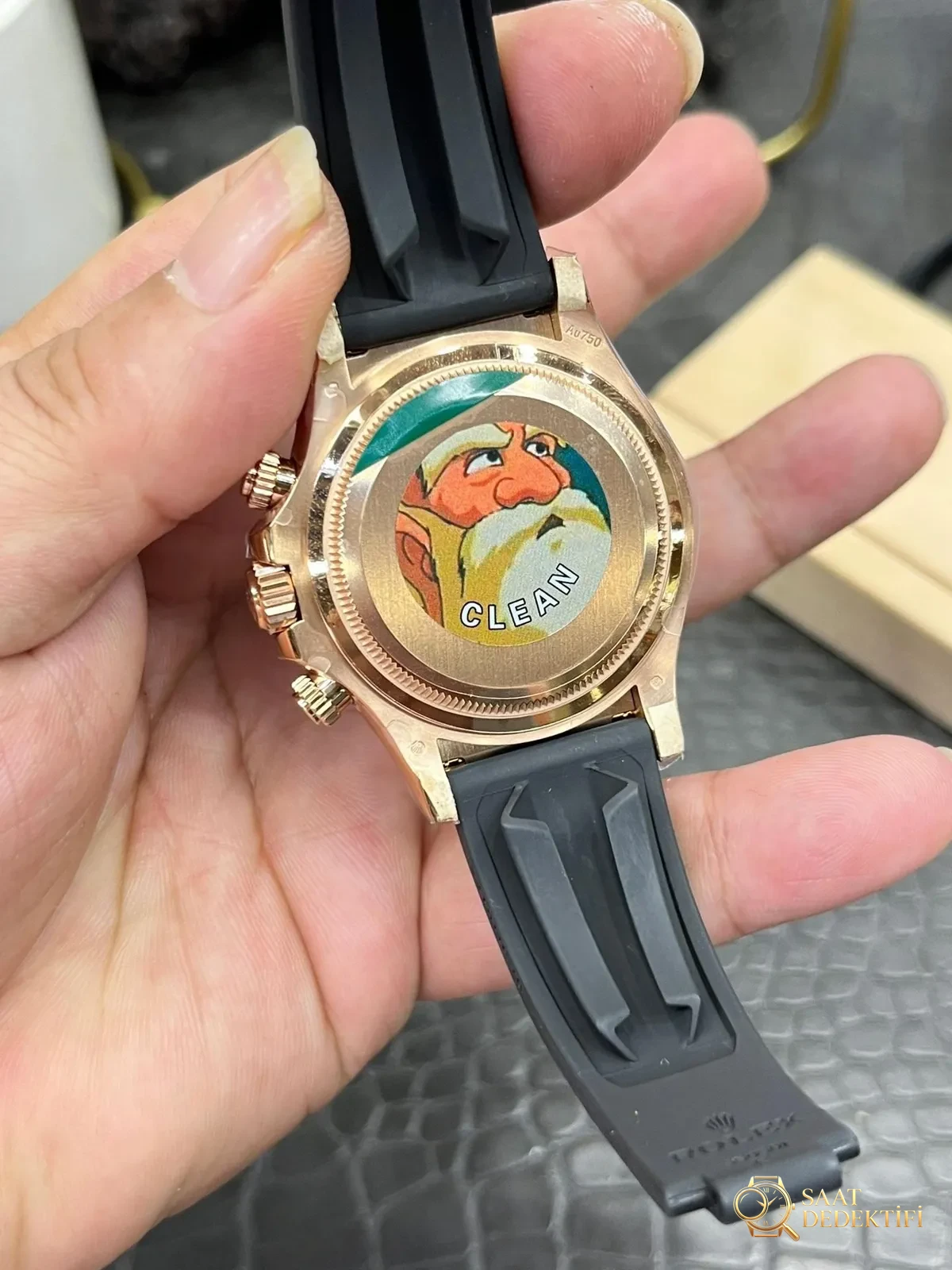 Neues Modell mit Rolex Daytona 4131-Uhrwerk: Ausführlicher Vergleich des Clean und des Originals unter natürlichem Licht – Macro Movement Bridges und Geneva Lines