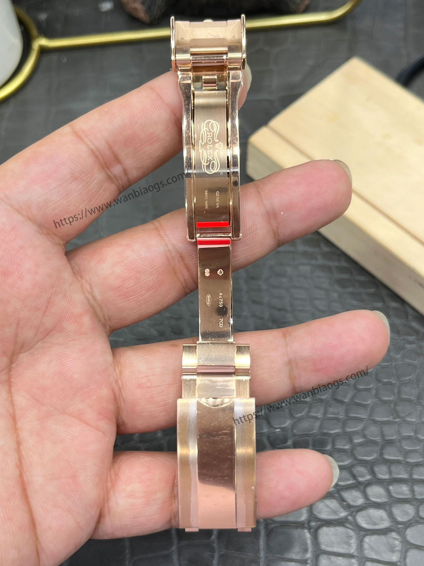 Rolex Daytona 4131 mekanizmalı yeni model: Clean ile orijinalin doğal ışık altında derinlemesine karşılaştırması — 26. fotoğraf