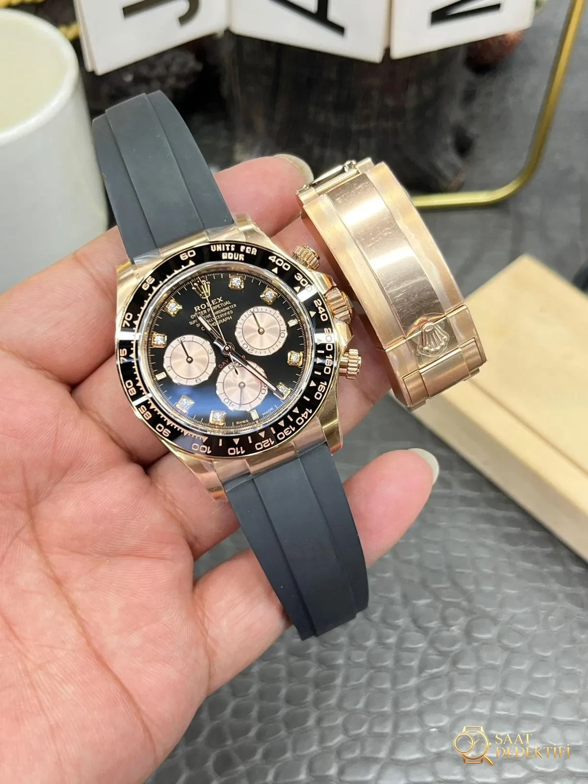Neues Modell mit Rolex Daytona 4131-Uhrwerk: Eingehender Vergleich von Sauber und Original unter natürlichem Licht – Tachymeterskala und Druckschärfe